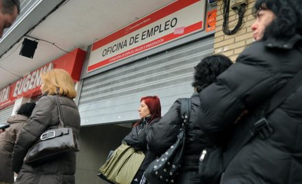 Najwyższe bezrobocie w UE utrzymuje się w Hiszpanii, gdzie stopa bezrobocia wynosi 24,6 proc.