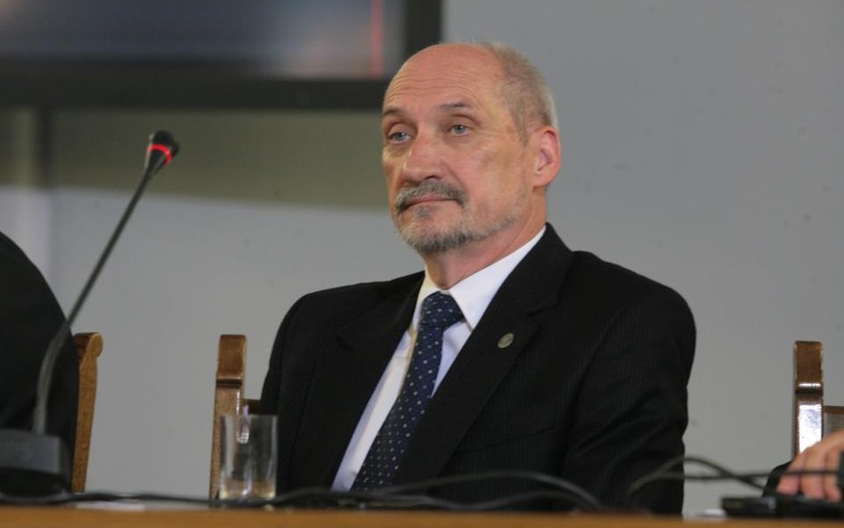 Wraca sprawa Macierewicza