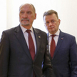 Były minister obrony narodowej Antoni Macierewicz i obecny szef MON Mariusz Błaszczak