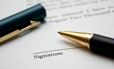W protokole z przesłuchania organ prowadzący powinien odnotować takie zdarzenie jak brak podpisu świ