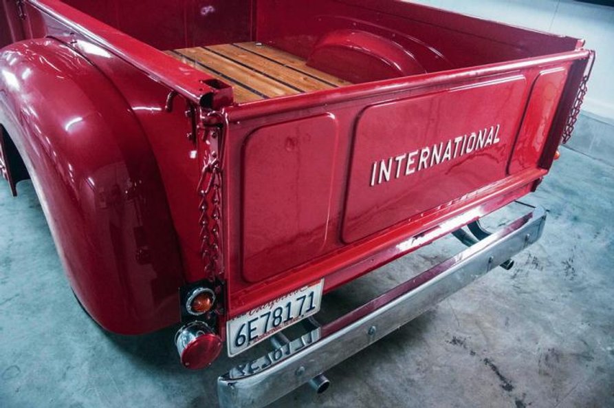 Jego funkcje transportowe nic a nic się nie zmieniły, choć trochę szkoda drewnianej podłogi na pace.