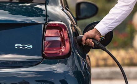 Fiat zainwestuje w elektryfikacje 800 mln euro