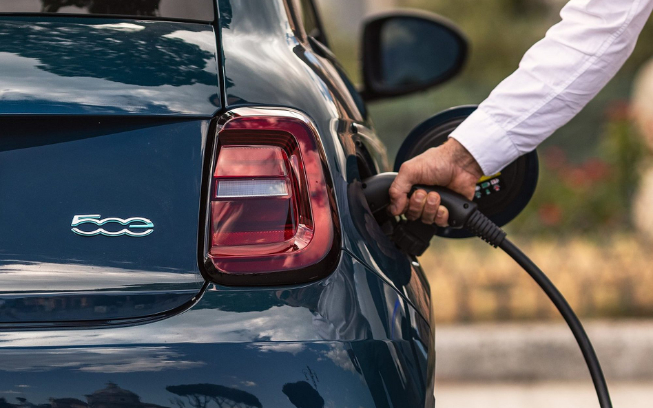 Fiat zainwestuje w elektryfikacje 800 mln euro