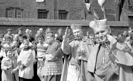 Światło na to jak hierarchowie reagowali na przypadki pedofilii mogą rzucić archiwa kościelne