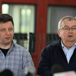 Minister infrastruktury Andrzej Adamczyk (P) oraz szef KPRM Michał Dworczyk (L)