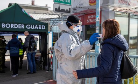 Sklepy dokładają się do walki z epidemią