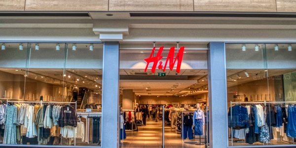 Internetowe sklepy z odzieżą pod lupą UOKiK. Zarzuty dla H&M i Peek&Cloppenburg