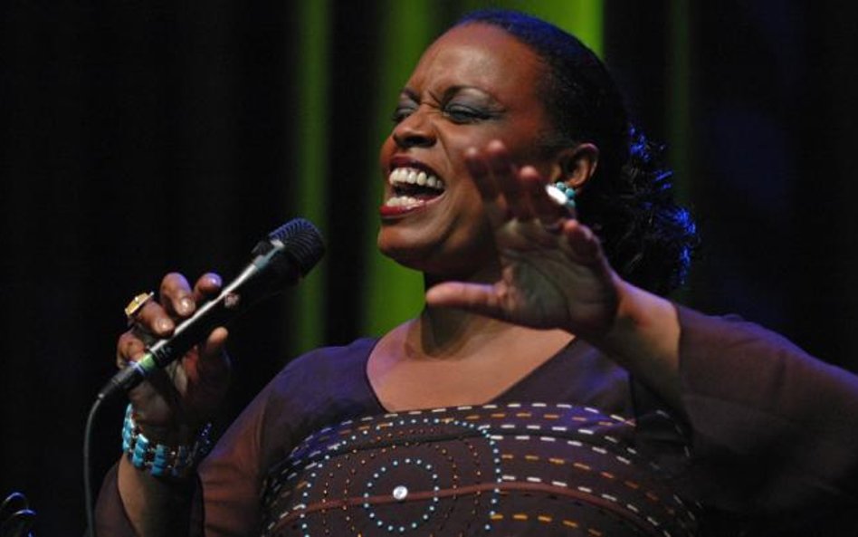 Dianne Reeves twierdzi, że śpiewa dla przyjemności, a jej honorarium to zapłata za podróż, którą odb