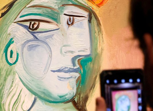 Kobieta w czerwonym berecie - Pablo Picasso