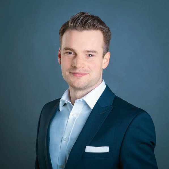 Łukasz Świątek, aplikant adwokacki/senior associate KMG Legal