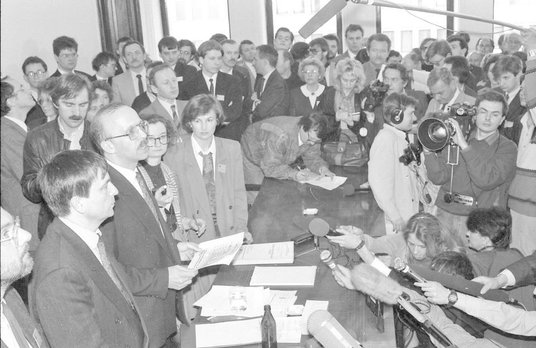 22.03.1991 r. Sejm uchwala Prawo o publicznym obrocie papierami wartościo- wymi i funduszach powiern