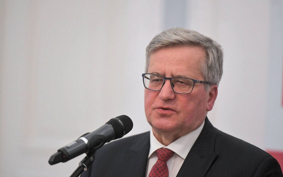 Komorowski: Kto na czele PO? To tylko w PiS wiadomo przed kongresem