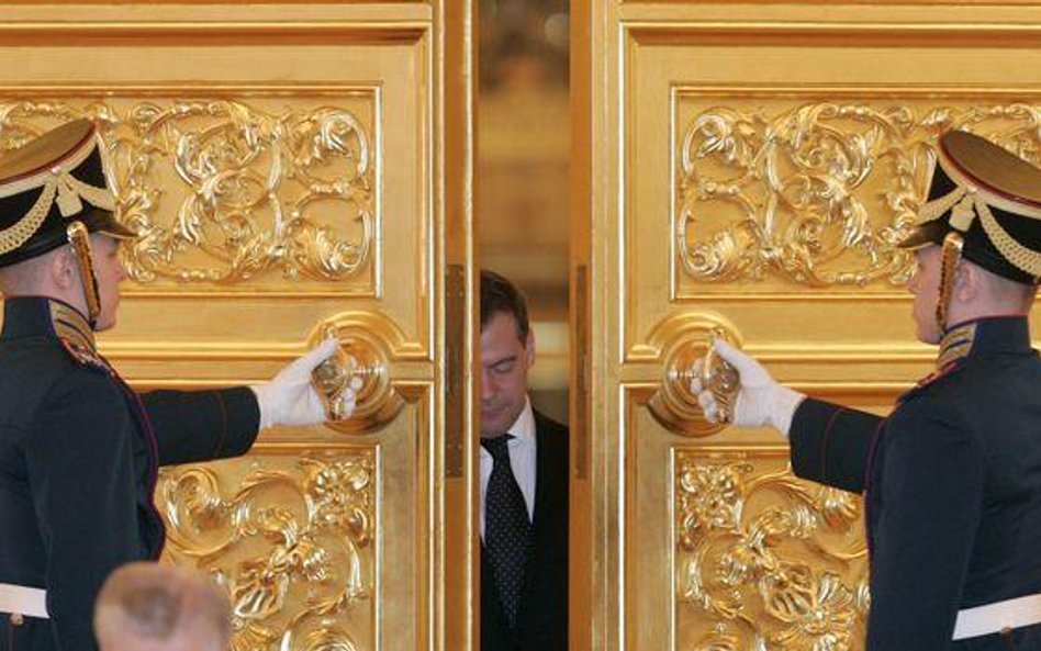 Prezydent Rosji Dmitrij Miedwiediew na Kremlu