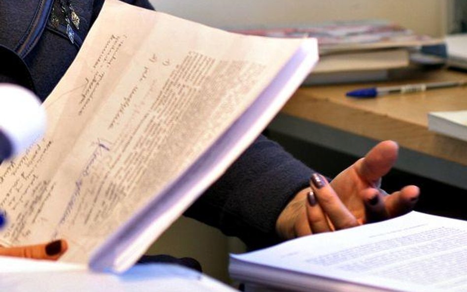 Elektroniczne postępowanie upominawcze: e-nakaz z papierowym pełnomocnictwem dla komornika