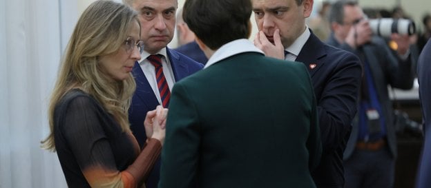 Wicepremier, minister cyfryzacji Krzysztof Gawkowski (2L), minister rodziny, pracy i polityki społec