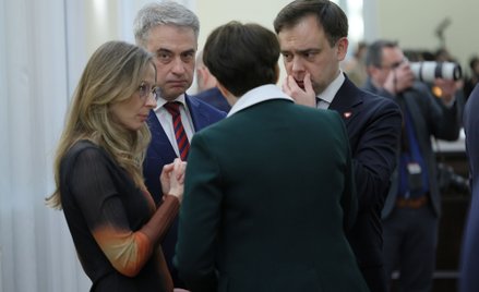 Wicepremier, minister cyfryzacji Krzysztof Gawkowski (2L), minister rodziny, pracy i polityki społec