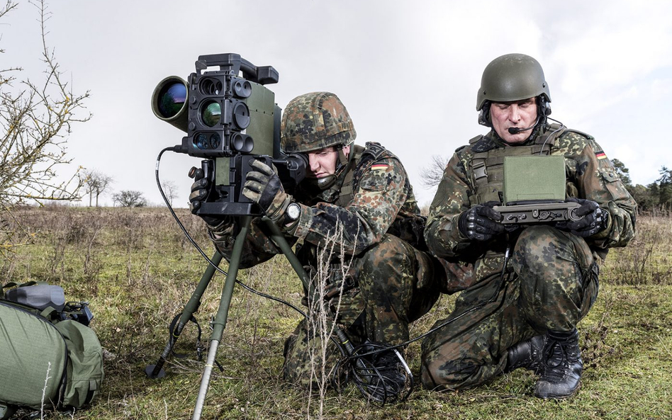 Zestaw przeciwpancerny Spike-LR Bundeswehry z wyrzutnią wyposażoną w nowy blok sterowania ICLU. Fot.