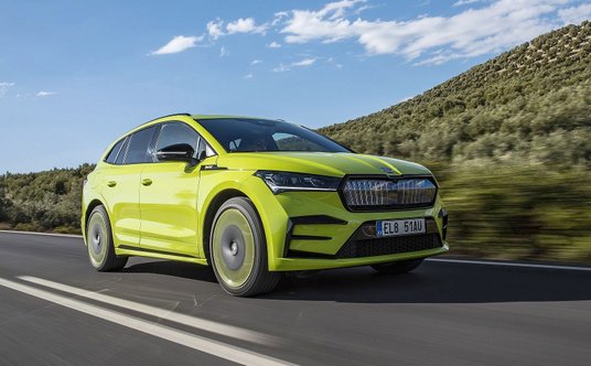 Niedawno przeprowadzona, głównie techniczna modernizacja Skody Enyaq poprawiła zasięg i zużycie prąd