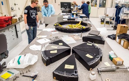 Urządzenia spektroskopowego DESI to setki tysięcy części, które są montowane w National Laboratory L