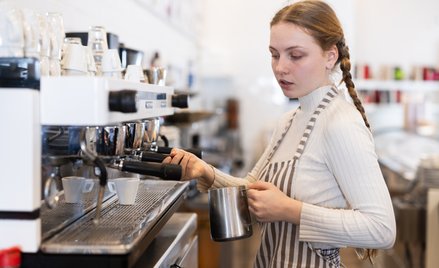 Wakacje to dobra okazja na podreperowanie uczniowskiego bądź studenckiego budżetu.