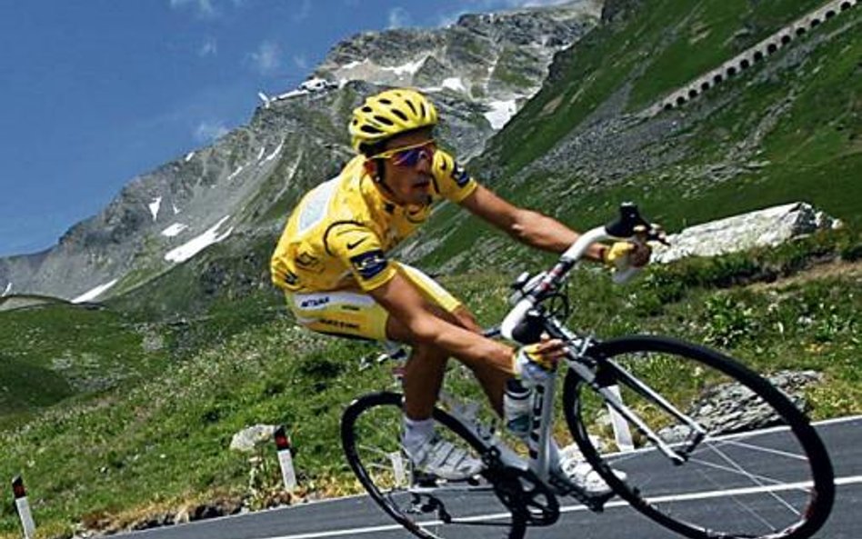 Alberto Contador, dziesiąty na mecie ze stratą 59 sekund, bez problemów utrzymał przewagę nad najgro