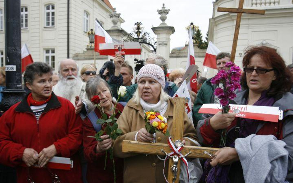 Krzyż zniknął sprzed Pałacu Prezydenckiego