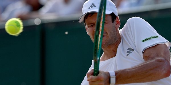 Hurkacz skreczował w 5. secie z Struffem i odpadł z Wimbledonu