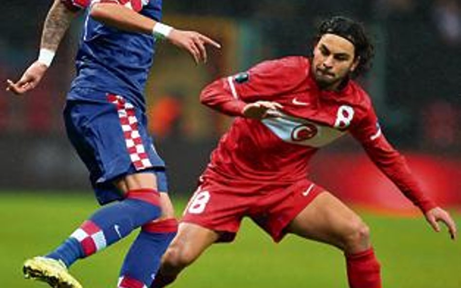 Turcja – Chorwacja 0:3. Mario Mandżukić (z lewej) i Selcuk Inan