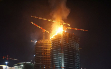 Potężny pożar na budowie wieżowca Warsaw Hub w stolicy