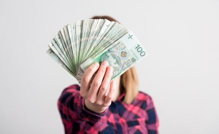 Kobiety częściej niż mężczyźni pozytywnie prognozują własną sytuację finansową