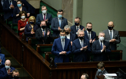 Rządowe ławy na sali plenarnej Sejmu
