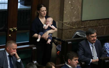 Posłanka PiS Elżbieta Zielińska na sali obrad Sejmu w Warszawie