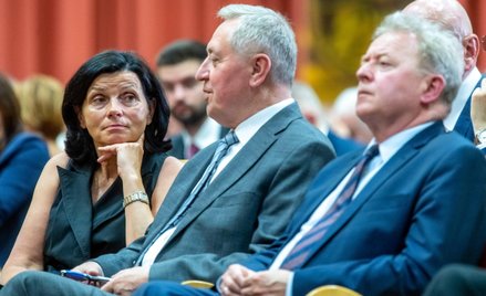 Dyrektor finansowa Fundacji „Lux Veritatis” Lidia Kochanowicz-Mańk (L), wiceprezes Rady Ministrów, M