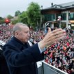 Stary–nowy prezydent zdobycie kolejnej 5-letniej kadencji świętował ze swoimi zwolennikami w Stambul