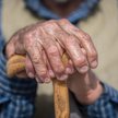 Świadczenie honorowe dla 100-latków podnosi opłatę za pobyt w DPS