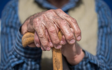 Świadczenie honorowe dla 100-latków podnosi opłatę za pobyt w DPS