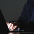 Cyberprzestępczość: trudno ustalić dane sprawcy w sieci