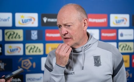 Trener Lecha Niels Frederiksen podczas konferencji prasowej w Poznaniu
