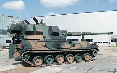 Krab. Armia zamówiła w podkarpackiej zbrojowni w sumie 120 potężnych superdział kalibru 155 mm.