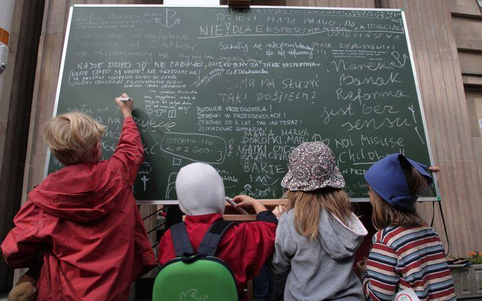 Rodzice szesciolatków protestowali już pod ministerstwem edukacji