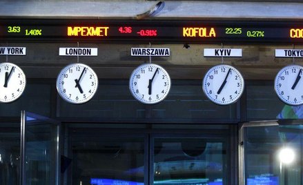 Gospodarka hamuje, podwyżka stóp się oddala