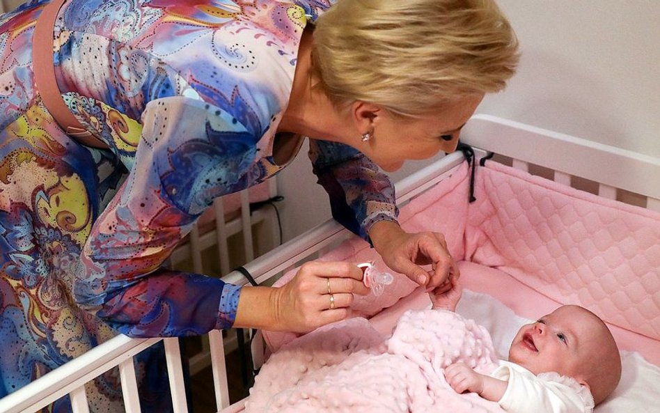 Para prezydencka odwiedziła sześcioraczki z okazji Światowego Dnia Wcześniaka