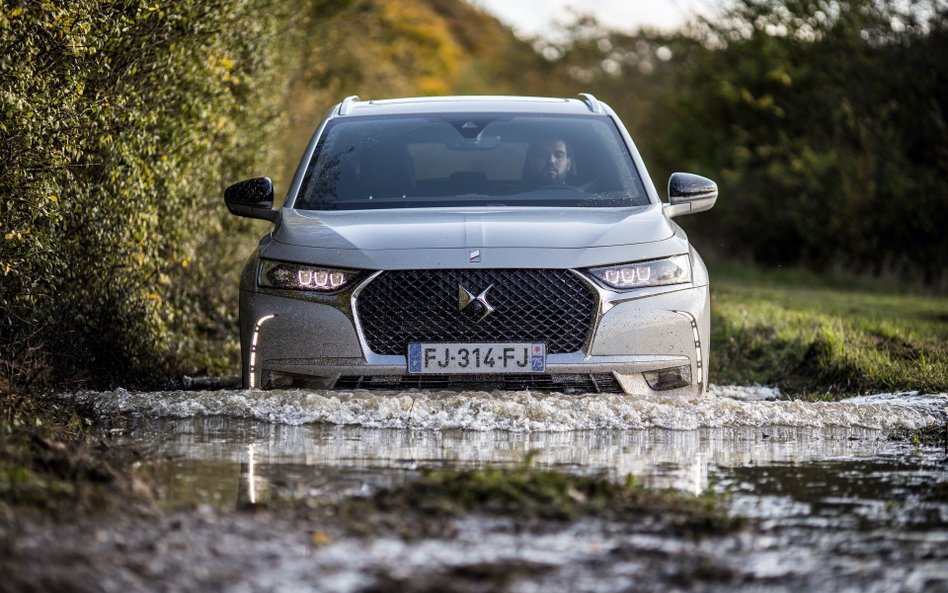 DS7 Crossback e-tense 4×4: Hybrydowy komfort