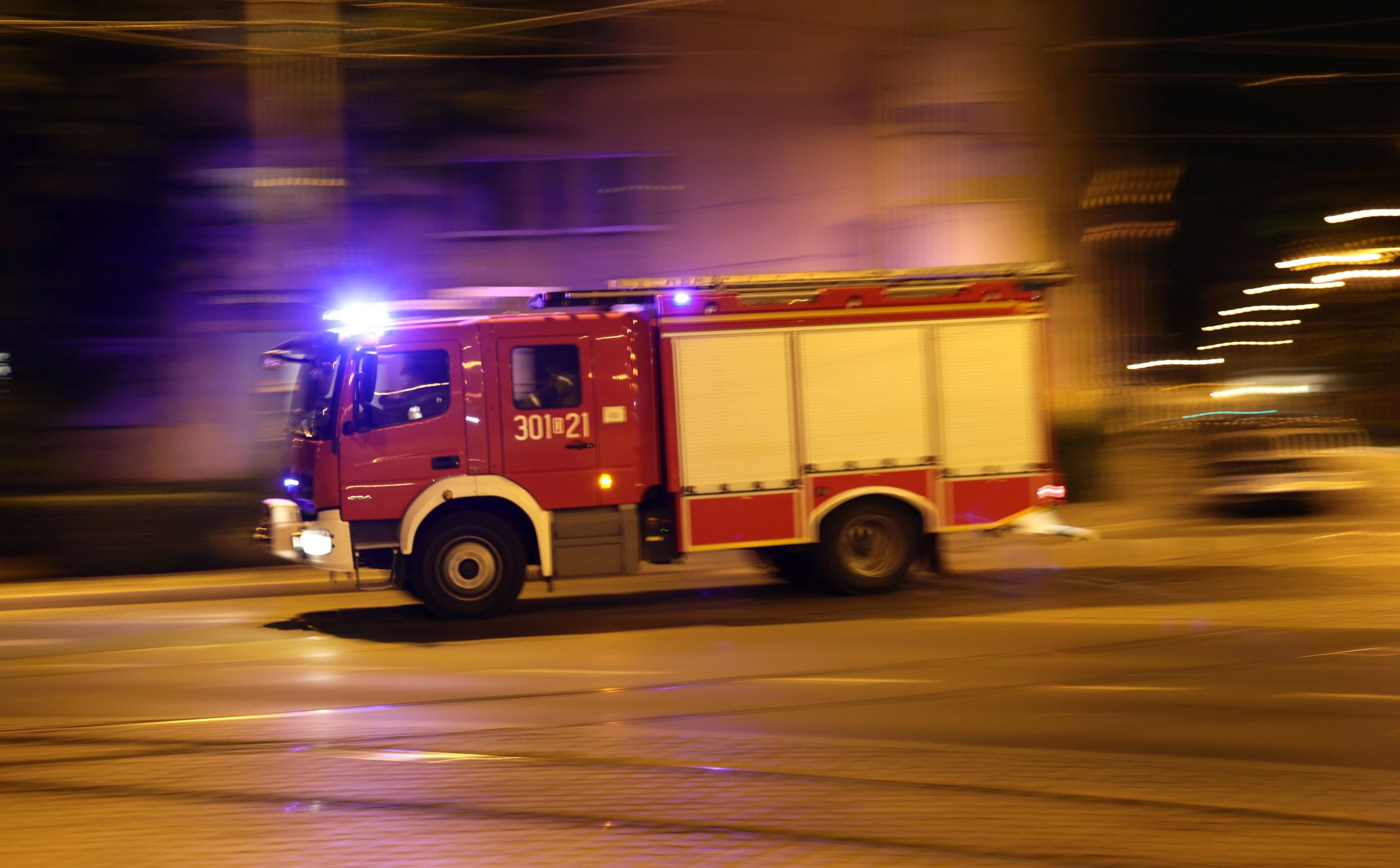 Nocny pożar 11-piętrowego bloku w Rzeszowie. 250 osób ewakuowanych, nie żyje 14-latka
