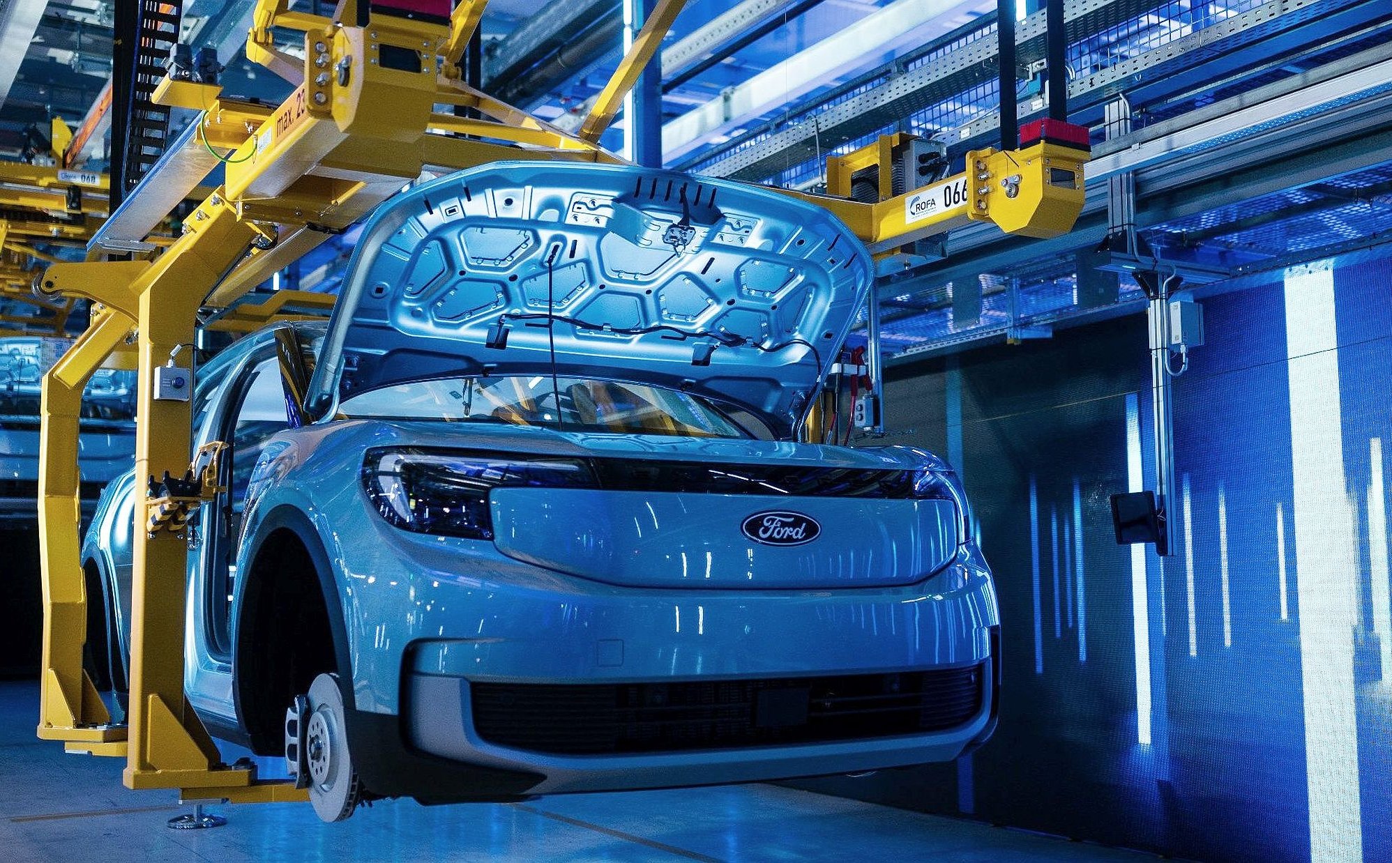 Ford pod presją. Tnie kolejne etaty. Produkcja elektryków na jedną zmianę