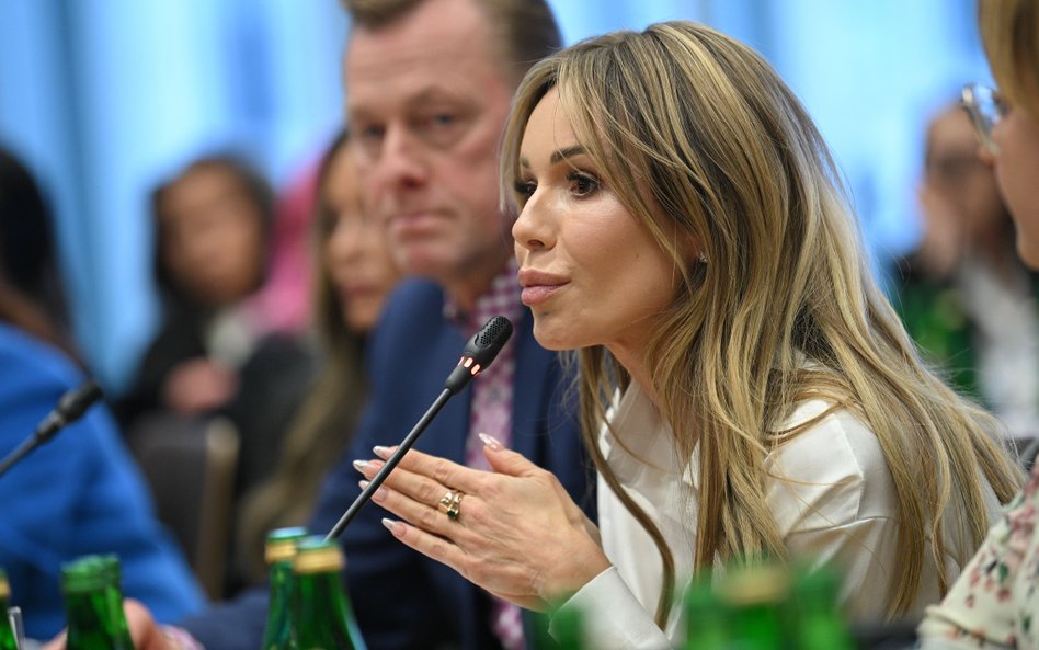Piosenkarka Dorota Rabczewska Doda (P) podczas posiedzenia sejmowej Komisji Nadzwyczajnej do spraw o