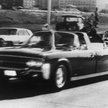 Limuzyna prezydenta Kennedy'ego na ulicy Dallas w sekundę po zamachu. Czy naprawdę strzelał tylko Le