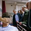 Prezydent Iranu Masud Pezeszkian w wizytą w szpitalu u jednego z poszkodowanych eksplodującym pagere