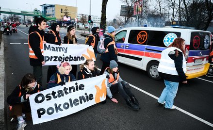 Aktywiści z Ostatniego Pokolenia organizują protesty na stołecznej Wisłostradzie od 25 listopada