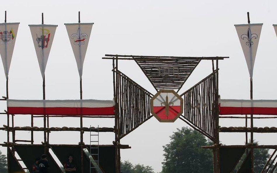 Kraków-Łagiewniki. Budowa miasteczka harcerskiego z okazji jubileuszowego zlotu z okazji stulecia ha